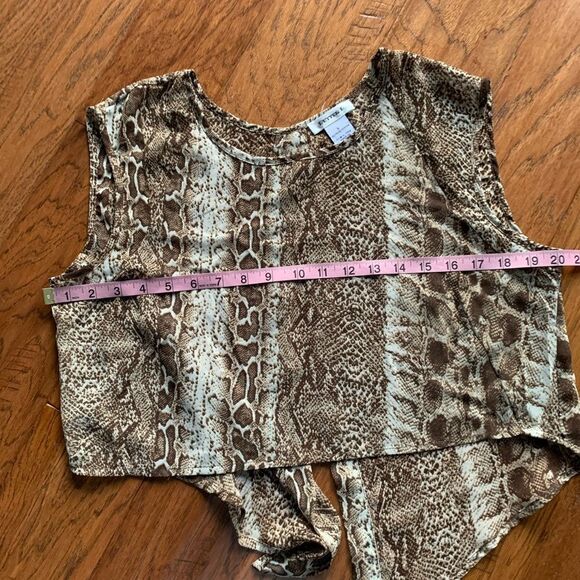 Better‎ B. Animal Print Apparel Top - Picture 5 of 8